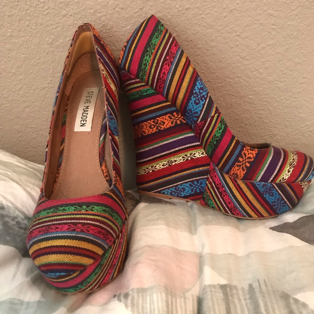 Steve Madden Tribal Wedges